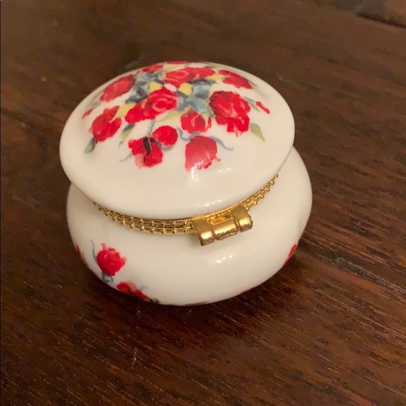 Ben Bridge Red Rose Hinged Trinket Box - Picture 3 of 5